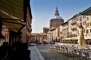 Pavía Piazza della Vittoria