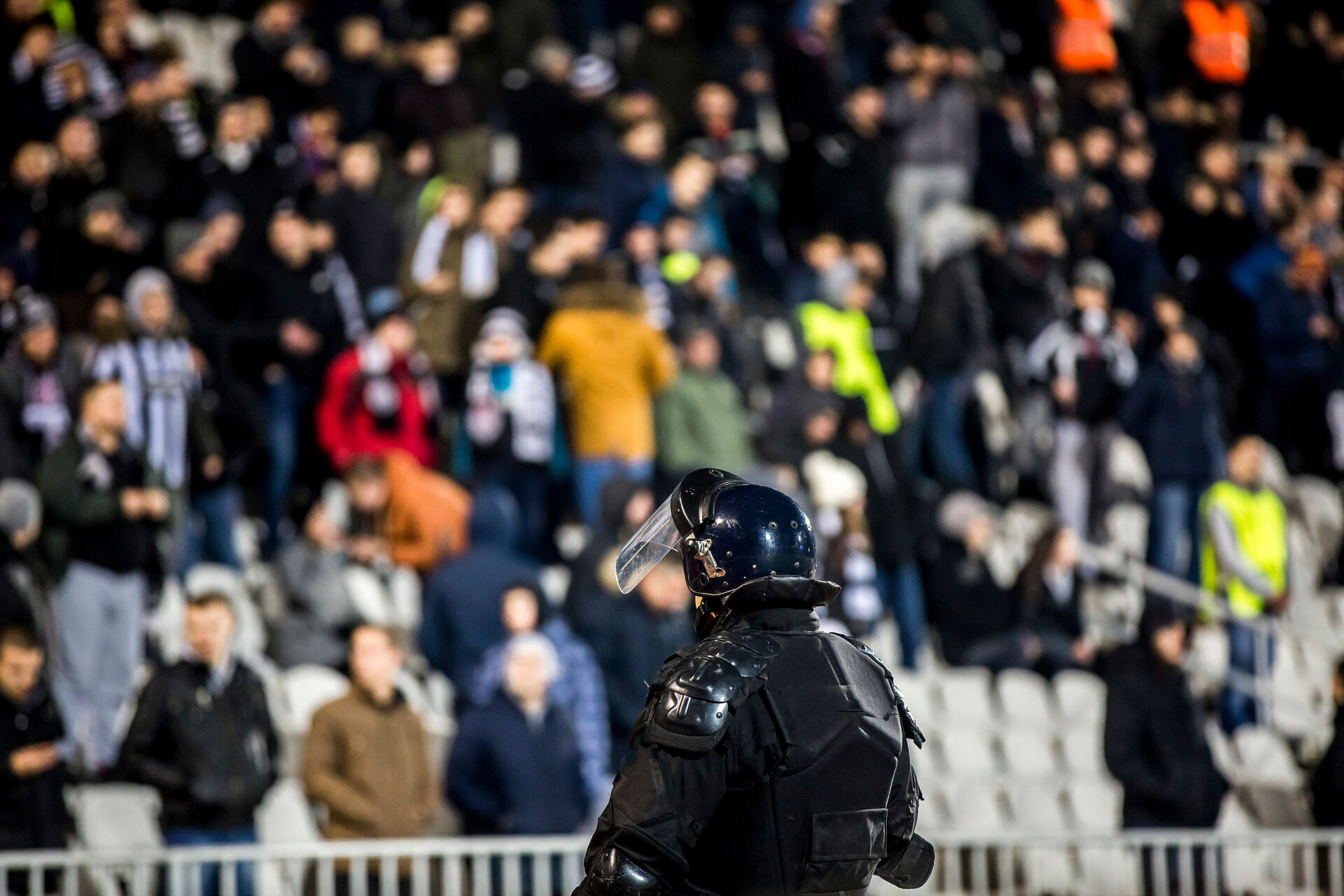 Polizeieinheit im Stadion