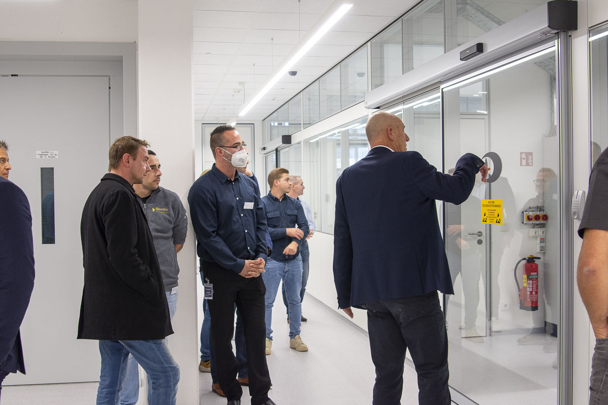 Dallmeier Partner Days October 2022 - Guided Tour Manufacturing Thomas Achter