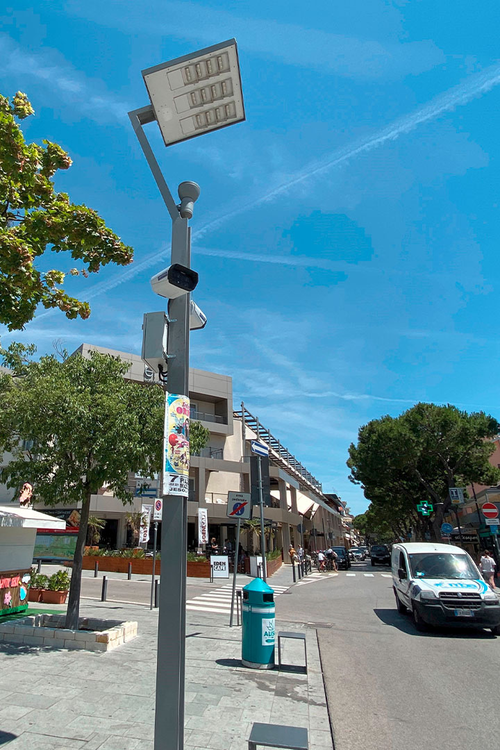 Dallmeier Panomera® surveillance camera installed on a lamppost at a public street.